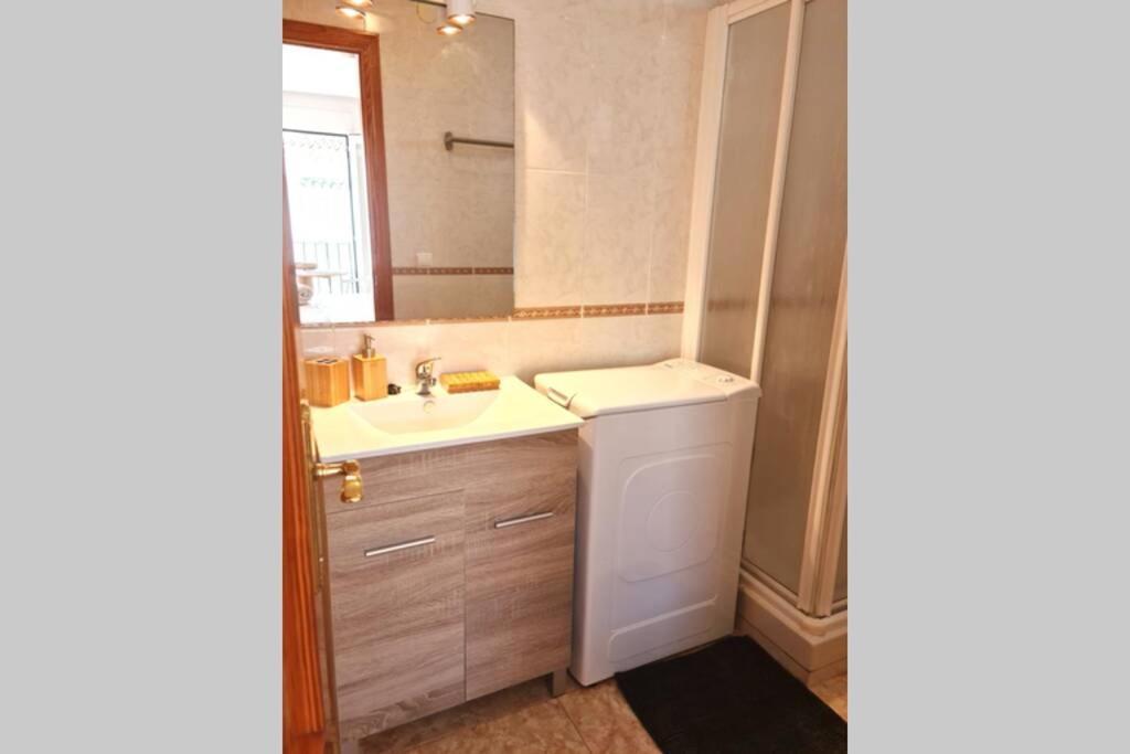 Calmahouse Carihuela Apartment Torremolinos Bagian luar foto